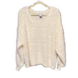 London Kaye | Woman’s Fuzzy White Sweater Sz L